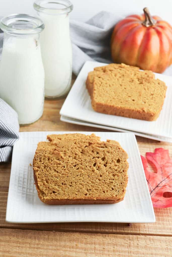 Cake Mix Pumpkin Bread slices on 2 square white plates.
