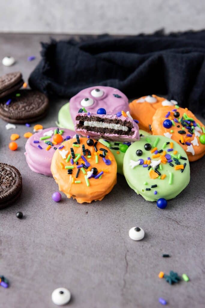 Halloween Chocolate-Covered Oreos