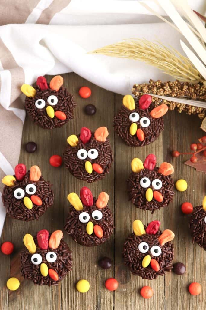 Easy Mini Turkey Cupcakes on wooden background.